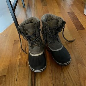 SOREL Slimpack II Waterproof Boots - size 6.5 womens